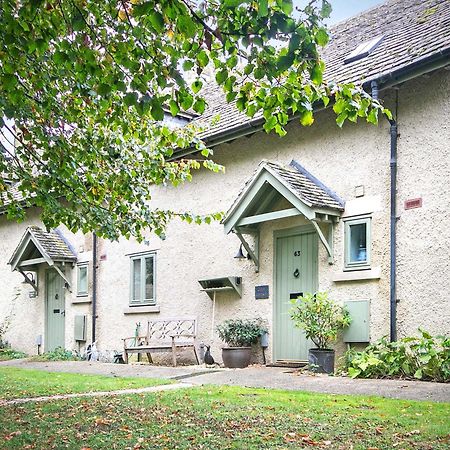 Coot Cottage - Holiday House With Fantastic Lake Views Somerford Keynes Zewnętrze zdjęcie