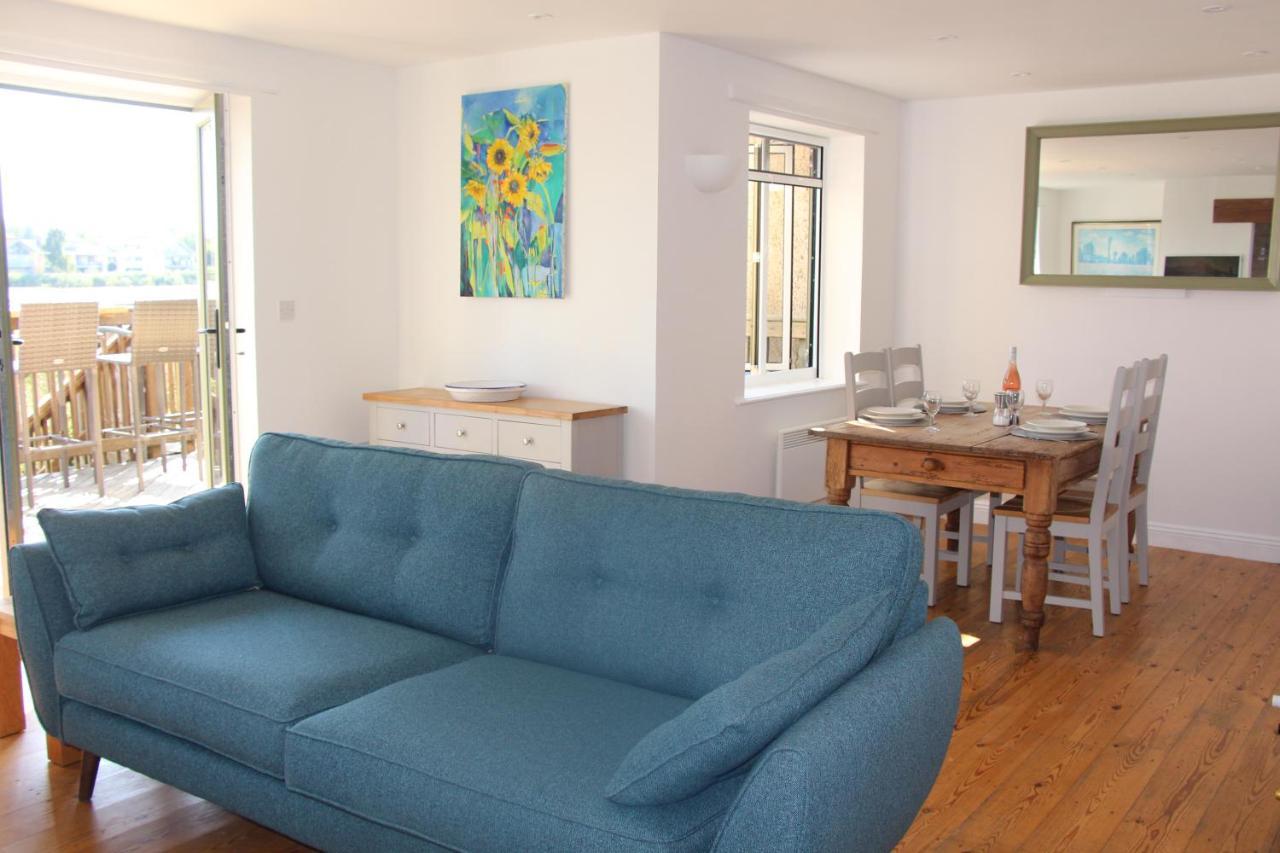 Coot Cottage - Holiday House With Fantastic Lake Views Somerford Keynes Zewnętrze zdjęcie