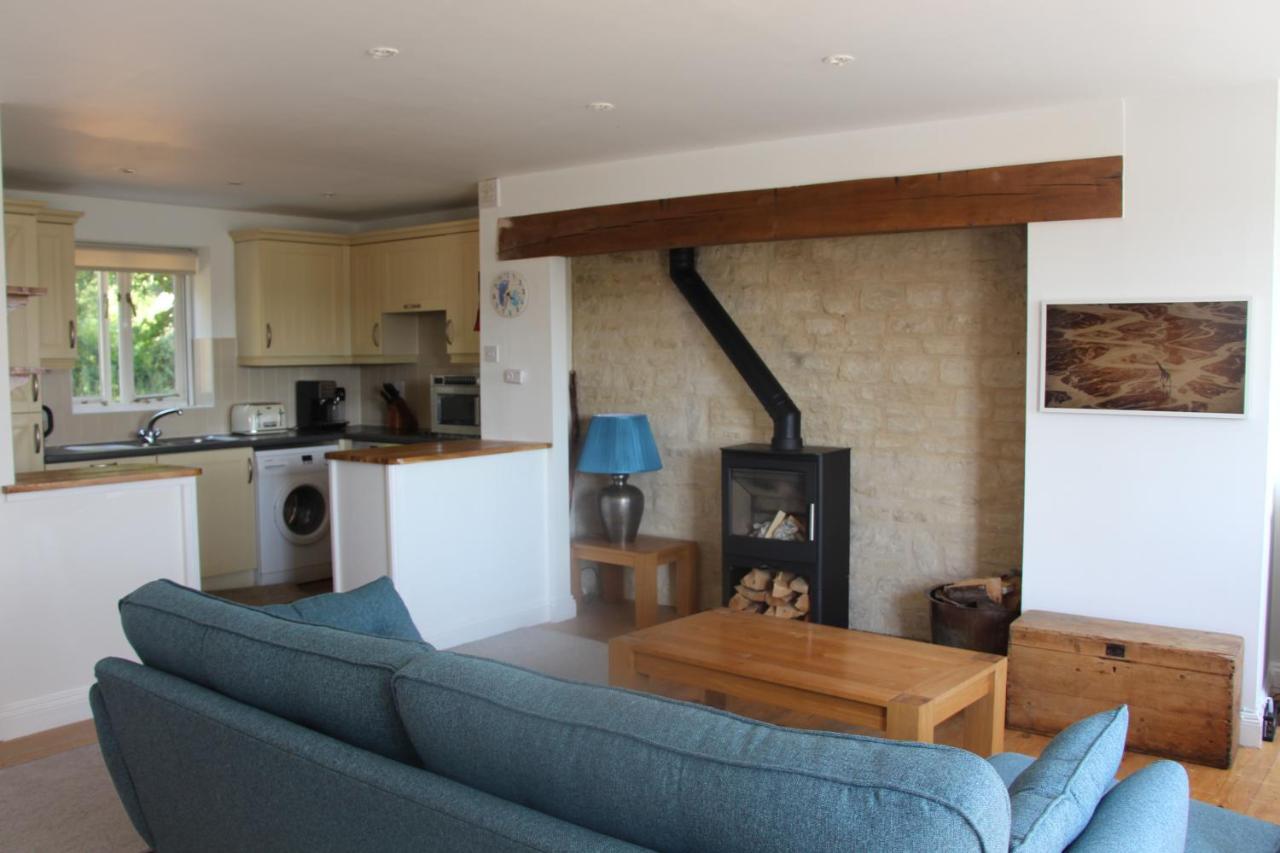 Coot Cottage - Holiday House With Fantastic Lake Views Somerford Keynes Zewnętrze zdjęcie