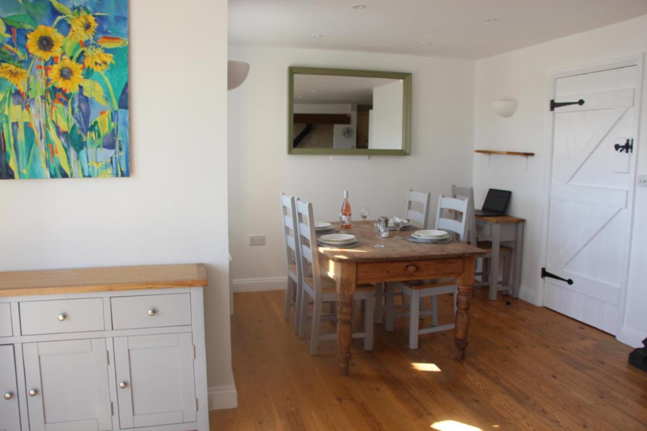 Coot Cottage - Holiday House With Fantastic Lake Views Somerford Keynes Zewnętrze zdjęcie