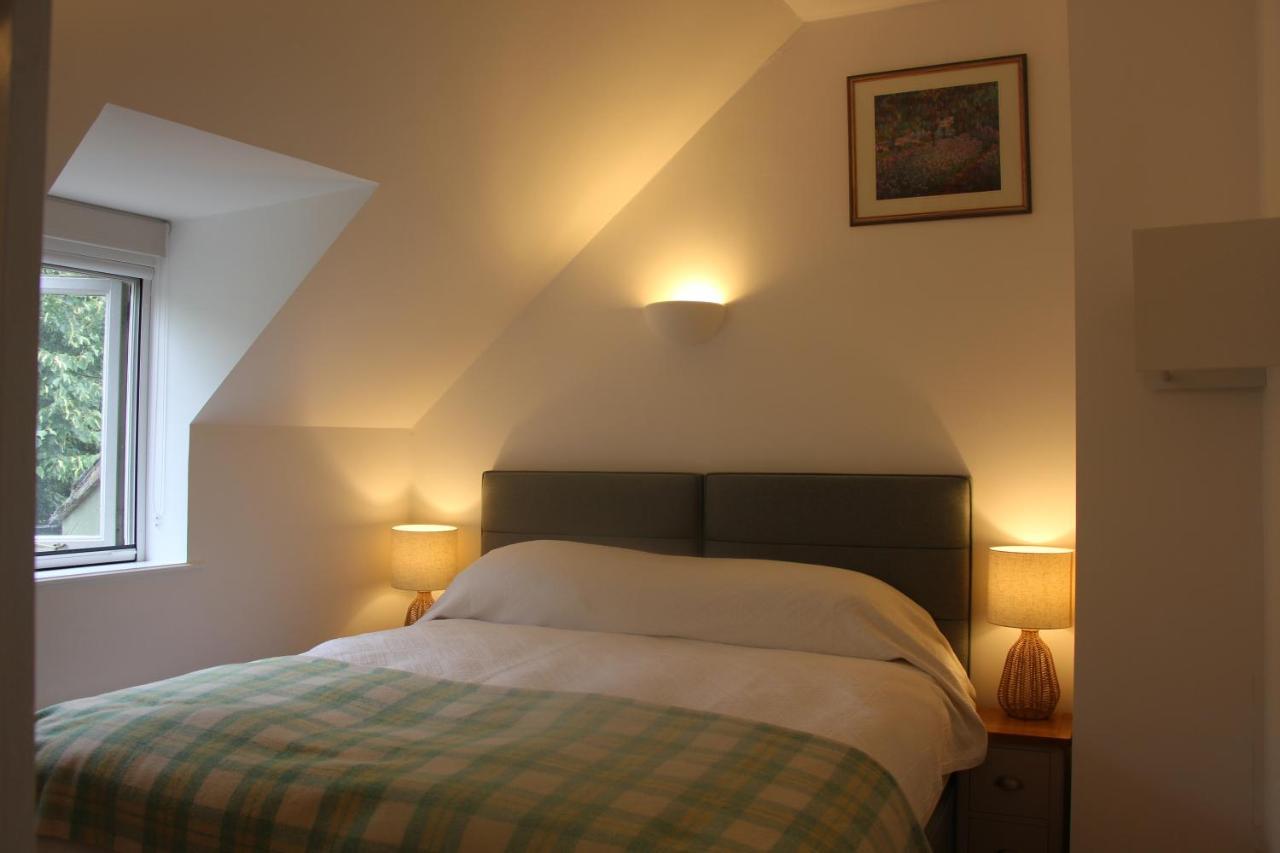 Coot Cottage - Holiday House With Fantastic Lake Views Somerford Keynes Zewnętrze zdjęcie