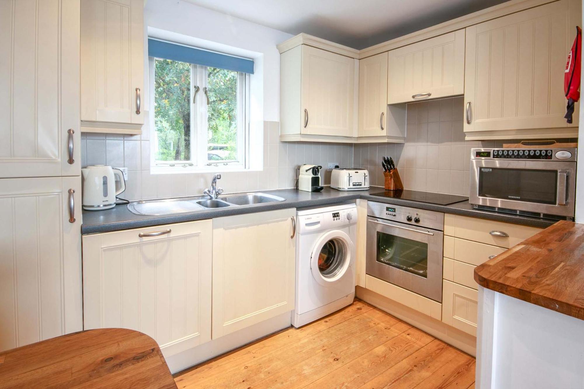 Coot Cottage - Holiday House With Fantastic Lake Views Somerford Keynes Zewnętrze zdjęcie