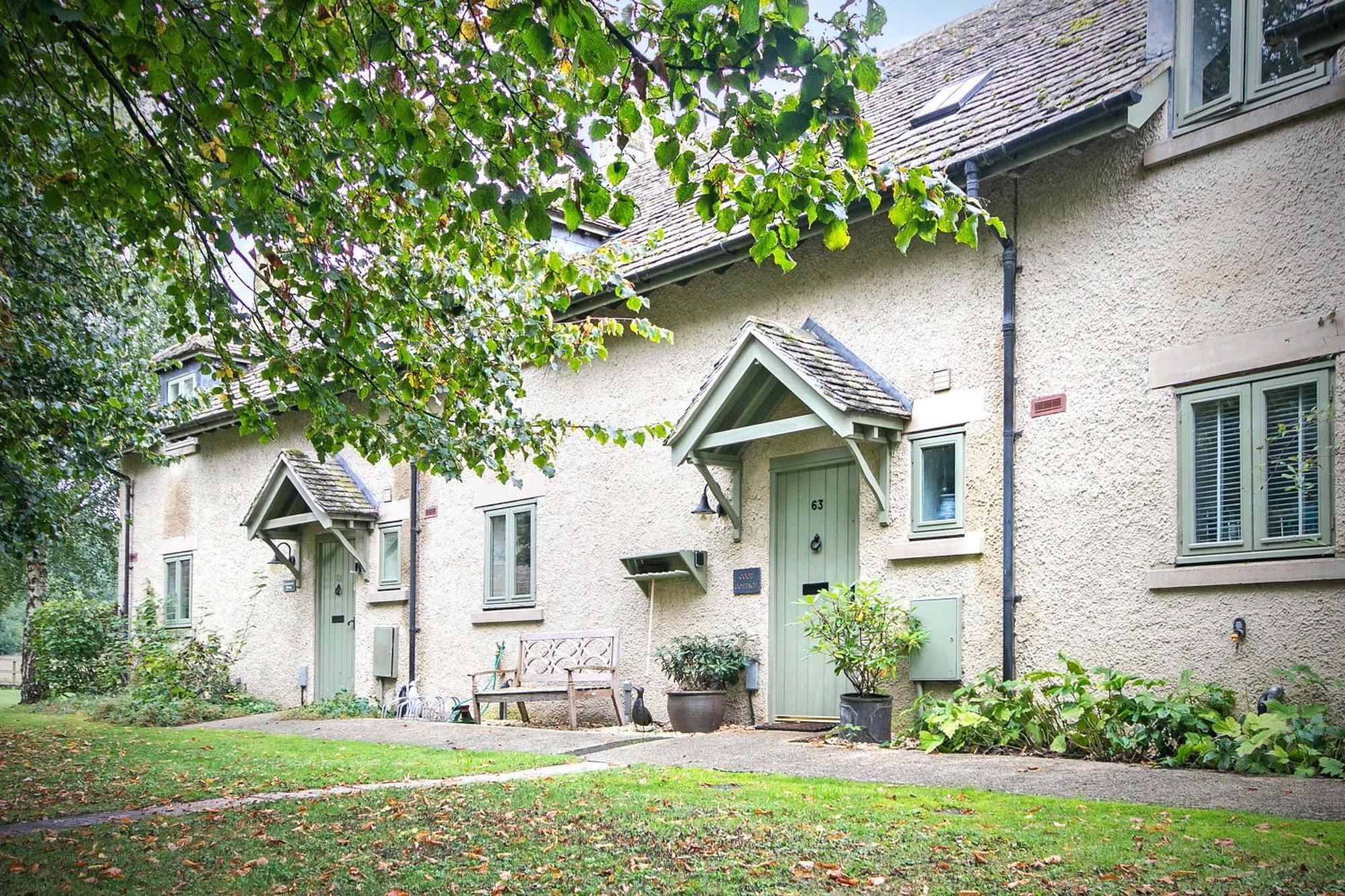 Coot Cottage - Holiday House With Fantastic Lake Views Somerford Keynes Zewnętrze zdjęcie